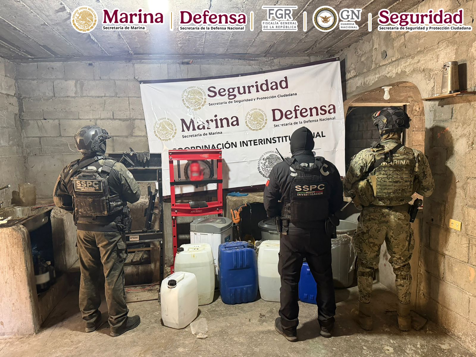 Detienen a cuatro integrantes de una célula delictiva y aseguran laboratorio clandestino en Sinaloa